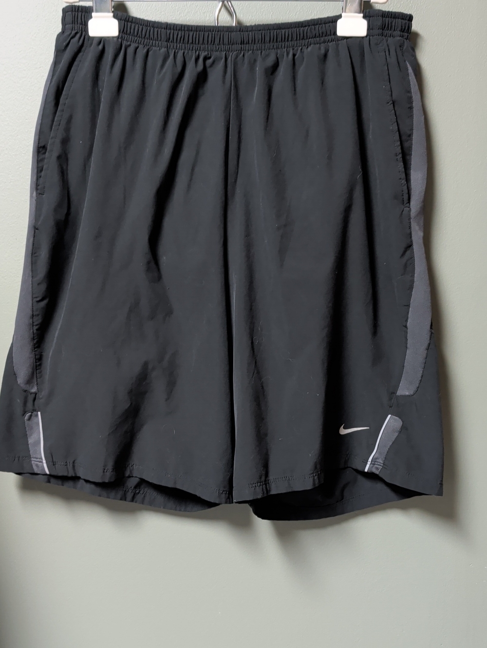 Mens Nike Dri-Fit Black lined running shorts medium